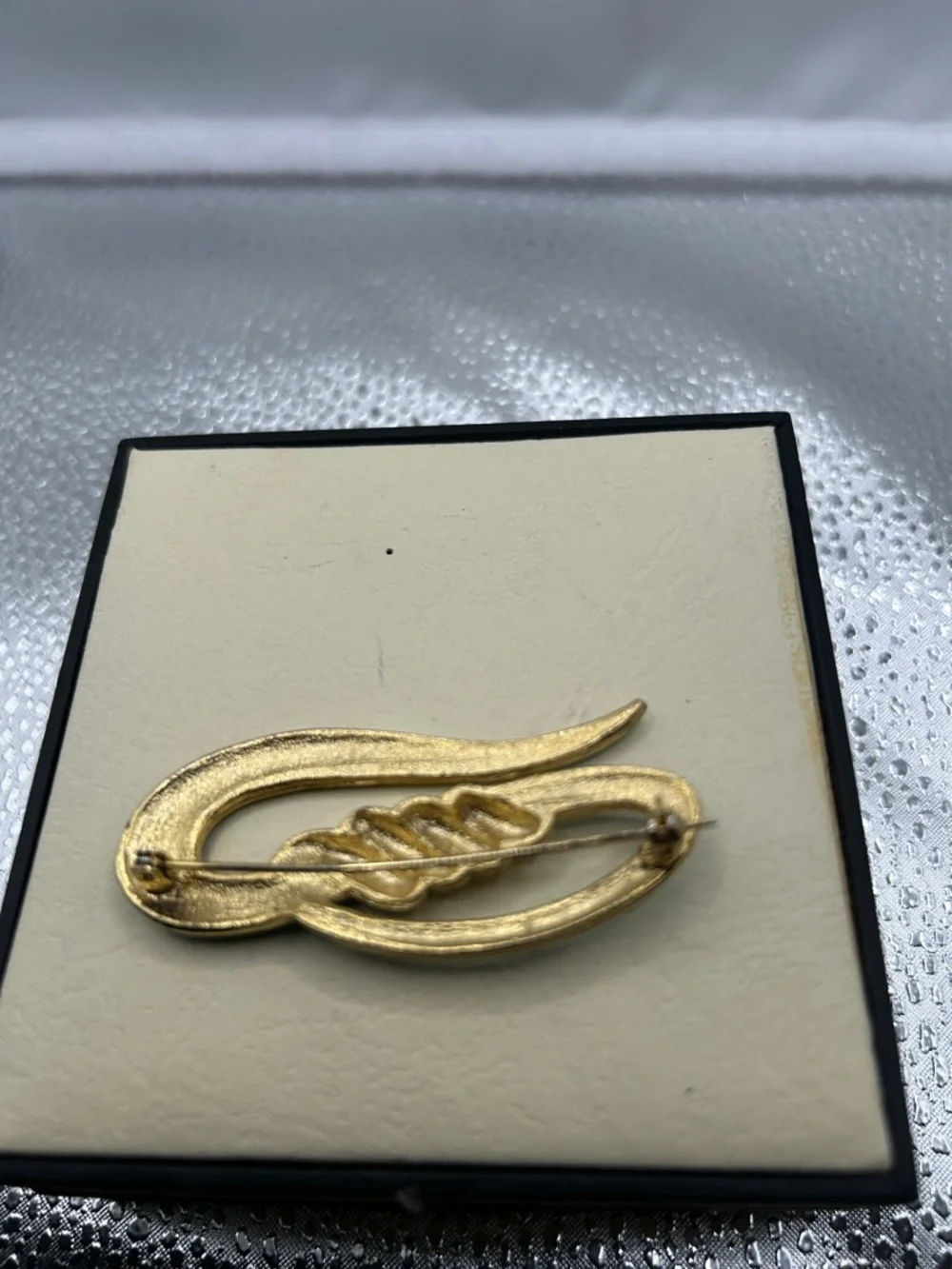 Vintage green enamel brooch gold tone rollover pin sleek swirl statement piece